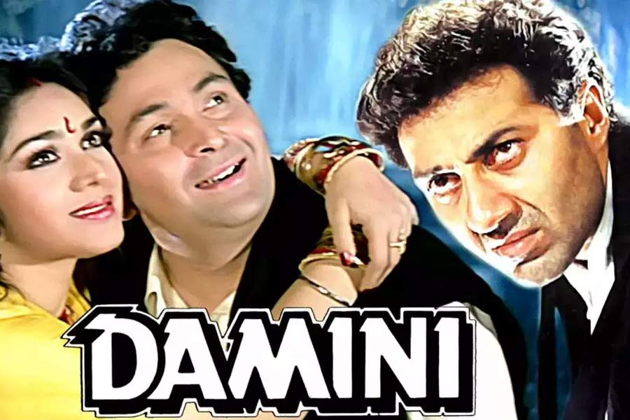 ১৯৯৩ সালে মুক্তিপ্রাপ্ত ‘দামিনী’ ছবিতে ঋষি কপূর এবং সানি দেওলের পাশাপাশি অভিনয় করতে দেখা যায় মিনাক্ষী শেশাদ্রিকে। কিন্তু মিনাক্ষী প্রথম পছন্দ ছিল না ছবিনির্মাতাদের।