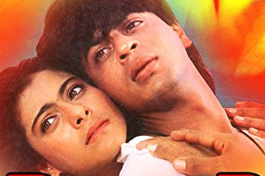 ১৯৯৩ সালে মুক্তিপ্রাপ্ত ‘বাজ়িগর’ ছবিতে শাহরুখ খানের বিপরীতে অভিনয়ের সুযোগ পেয়েছিলেন মাধুরী। কিন্তু এই ছবিতে অভিনয়ের প্রস্তাব ফিরিয়ে দিয়েছিলেন তিনি। পরে সেই চরিত্রে অভিনয় করে বড় পর্দায় আত্মপ্রকাশ করেন শিল্পা শেট্টি।