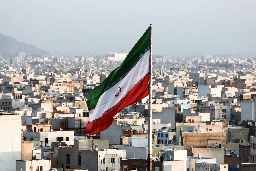 ভারত যখন আরবের দেশগুলির নেতা হিসাবে মিশরকে সমর্থন করে, ভারতের সেই সিদ্ধান্তের বিরোধিতা করে ইরান। ইরানের অবস্থানকে সমর্থন জানাতে এগিয়ে এসেছিল প্রতিবেশী পাকিস্তান।