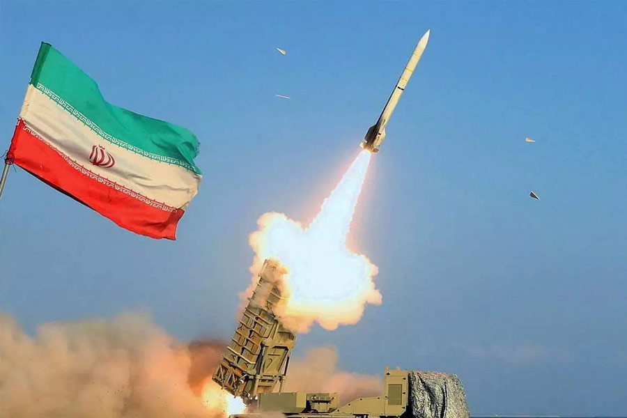 ১৯৬৫ সালের যুদ্ধের পর বিশ্ববাজার থেকে অস্ত্র সংগ্রহ করতে গিয়ে অসুবিধার সম্মুখীন হয় পাকিস্তান। তখনও পরিত্রাতা হিসাবে এগিয়ে আসে ইরান। জার্মানি থেকে অস্ত্র এনে পৌঁছে দেয় পাকিস্তানের হাতে।