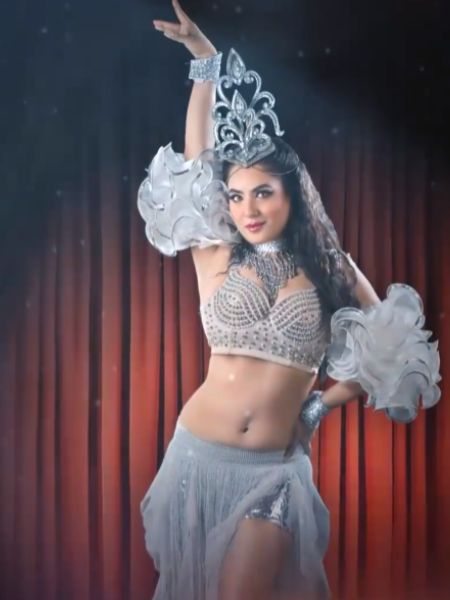 Know how fans react on Pooja Banerjee's newly launched song 'Miss Elena' from the Web Series Cabaret dgtl