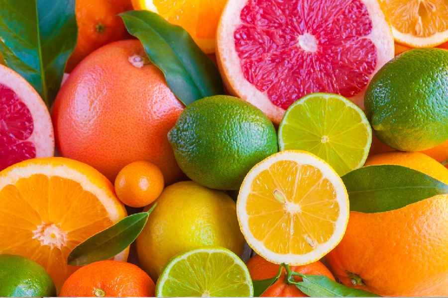Foods to avoid consuming with citrus fruits.