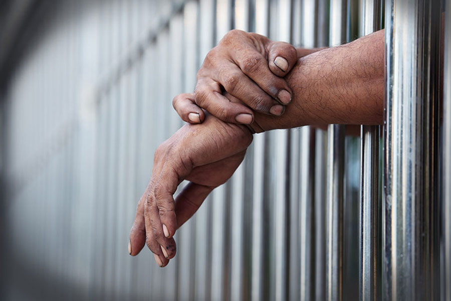 জেলে লখবিন্দর নামে এক কয়েদির সঙ্গে শঙ্করলালের পরিচয় হয়। লখবিন্দর তাঁকে জানান জামিনে মুক্ত হওয়ার পর, তাঁর ভাগ্নে পাম্মার সঙ্গে দেখা করতে। পাম্মার মাধ্যমে শঙ্করলালের যোগাযোগ হয় কানাডাস্থিত খলিস্তানি সমর্থক তথা গ্যাংস্টার সুখবিন্দর সিংহ ওরফে সুক্‌খার।