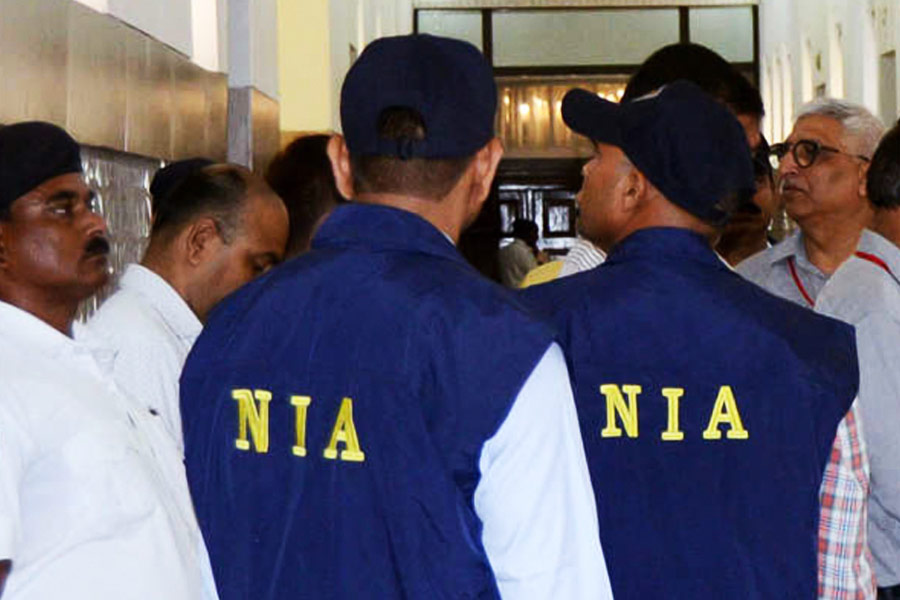 এনআইএ-এর মোস্ট ওয়ান্টেড তালিকায় অন্যতম নাম ছিল সুক্‌খার। দু’মাস আগে কানাডায় এনকাউন্টারে তাঁর মৃত্যু হয়। সুক্‌খার পক্ষে শঙ্করলালের হয়ে লরেন্স বিষ্ণোই গ্যাংকে ‘খতম’ করা হয়নি। অতএব, শঙ্করলাল খুঁজতে শুরু করেন অন্য কাউকে। যাঁকে ধরে তিনি লরেন্সের বিরুদ্ধে ‘বদলা’ নিতে পারবেন। সেই সময় শঙ্করলালের যোগাযোগ হয় গুরপবম সিংহ পান্নুমের সঙ্গে।