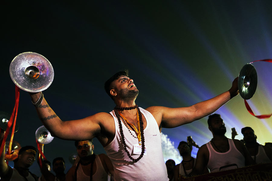 রাজ্য তথা বিশ্বের বিভিন্ন প্রান্ত থেকে লোকজন আসছেন অযোধ্যা নগরীতে। তাঁদের প্রতিটি খুঁটিনাটি স্পষ্ট ভাবে বোঝাতে ১৪টি ভাষায় কথা বলতে প্রস্তুত ১৩৫ জন গাইড রাখা হচ্ছে। এ ছাড়াও স্বাস্থ্য দফতরের সহস্রাধিক কর্মী সর্বদা থাকবেন অযোধ্যার রাস্তায়।