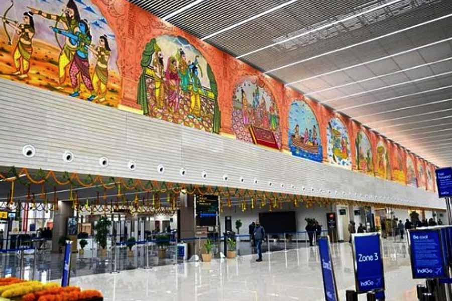 এই পরিস্থিতিতে এয়ারপোর্ট অথরিটি অফ ইন্ডিয়া (এএআই) প্রাইভেট জেটের জন্য বিকল্প বন্দোবস্ত করেছে। অযোধ্যা নয়, বিমানগুলির জন্য বরাদ্দ করা হয়েছে অন্য জায়গা।