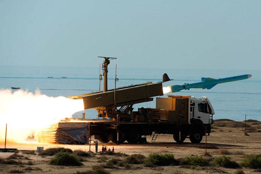 ইরানের আরও একটি মাঝারি পাল্লার ক্ষেপণাস্ত্র হল ‘গদর’। ১৮০০ থেকে ২০০০ কিলোমিটার দূরত্ব অতিক্রম করতে পারে এই ক্ষেপণাস্ত্র। এটি অত্যন্ত দ্রুতগতির ক্ষেপণাস্ত্র। ঘণ্টায় ১১ হাজার কিলোমিটারেরও বেশি গতিতে গিয়ে লক্ষ্যবস্তুতে হামলা চালাতে পারে এটি।