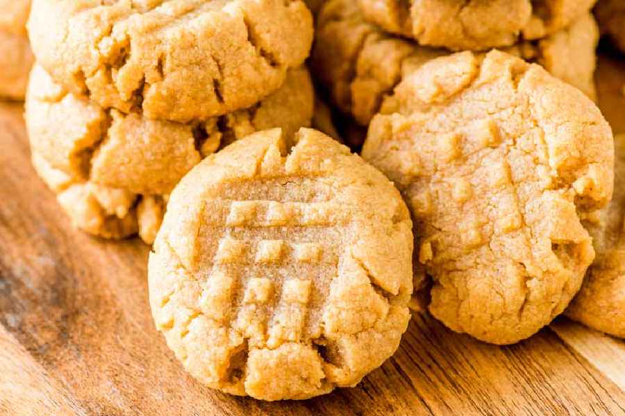 How to make three ingredient peanut butter cookies.