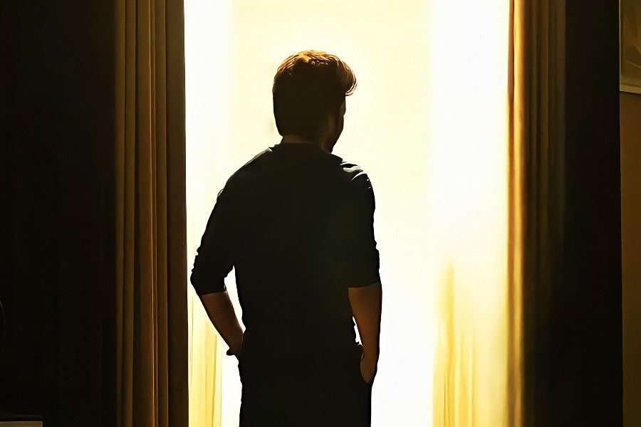 ভারতীয় ফিল্মজগতে এমন বহু অভিনেতা রয়েছেন যাঁরা সারা বছরে হাতেগোনা দু’টি বা তিনটি ছবিতে অভিনয় করেন। আবার অনেকে এমন রয়েছেন যাঁরা এক বছরে বহু ছবিতে অভিনয় করেন। কিন্তু বছরে ২৫টি হিট ছবিতে অভিনয় করে নজির গড়েছেন কে তা জানেন?