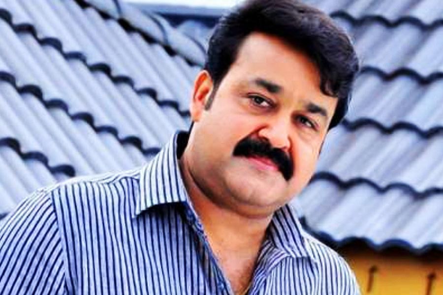 মূলত মালয়ালম ইন্ডাস্ট্রির সঙ্গে যুক্ত হলেও তামিল, কন্নড়, তেলুগু এমনকি হিন্দি ছবিতেও অভিনয় করেছেন মোহনলাল। ১৯৭৮ সালে ‘থিরানোত্তম’ নামের একটি মালয়ালম ছবিতে প্রথম অভিনয় করেন তিনি। কিন্তু ছবিটি নাকি ২৫ বছর পর মুক্তি পায়।