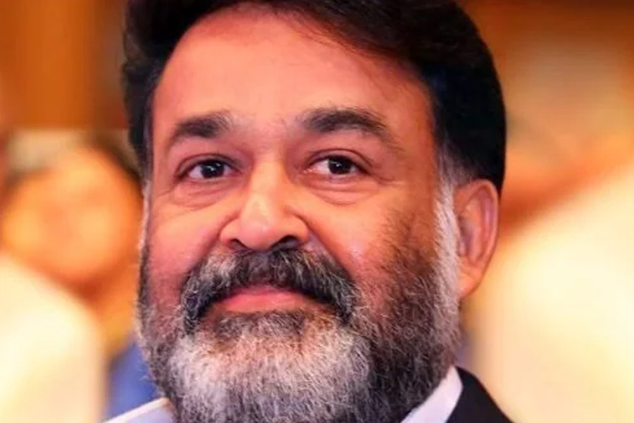  হিন্দি ছবিতেও অভিনয় করতে দেখা যায় মোহনলালকে। রামগোপাল বর্মার পরিচালনায় ২০০২ সালে মুক্তিপ্রাপ্ত ‘কোম্পানি’ ছবিতে অভিনয় করেন তিনি।