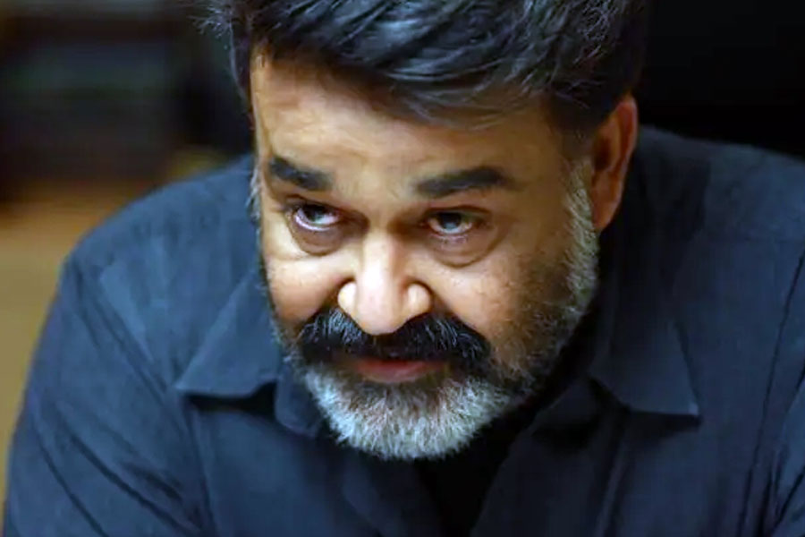 দক্ষিণী ফিল্মজগৎ সূত্রে খবর, একটি ছবিতে অভিনয় করতে ৮ থেকে ১৭ কোটি টাকা পর্যন্ত পারিশ্রমিক নেন মোহনলাল।