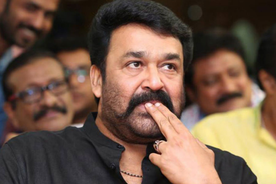 ২০০১ সালে পদ্মশ্রী এবং ২০১৯ সালে পদ্মভূষণ সম্মান পান মোহনলাল। অভিনয়ের পাশাপাশি প্রযোজনা এবং ব্যবসার কাজের সঙ্গেও যুক্ত রয়েছেন অভিনেতা।