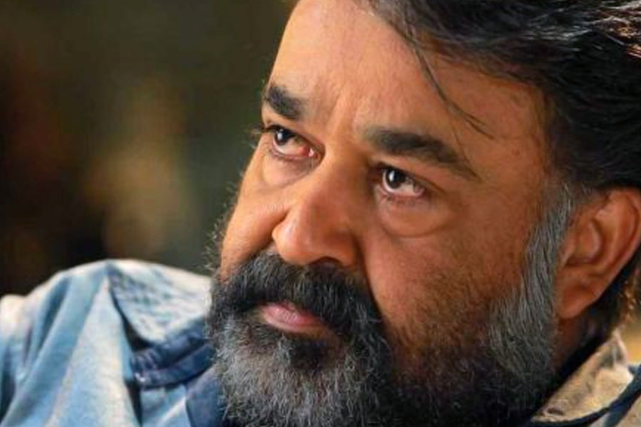 কেরল এবং তামিলনাড়ুর বিভিন্ন জায়গায় সম্পত্তি রয়েছে মোহনলালের। স্ত্রী এবং কন্যাকে নিয়ে কোচিতে থাকেন তিনি। দুবাইয়েও সম্পত্তি রয়েছে অভিনেতার।