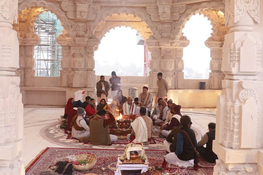 রামের ‘মামারবাড়ি’ ছত্তীসগঢ় থেকে আগের মাসেই অযোধ্যায় পৌঁছেছিল ৩০০ টন সুগন্ধি চাল। এর পাশাপাশি দু’টি ট্রাকে বোঝাই করে সব্জিও পাঠানো হয়েছে অযোধ্যায়। 