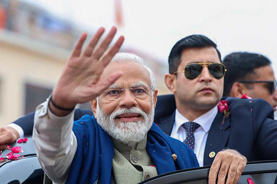 মন্ত্রক সূত্রে ইঙ্গিত, চাষিদের জন্য পিএম-কিসান প্রকল্পে কিছু রদবদল করা হতে পারে। এখন পিএম-কিসান প্রকল্পে চাষিরা বছরে ৬ হাজার টাকা করে পান। তা বাড়িয়ে ৮ হাজার টাকা করা হতে পারে।