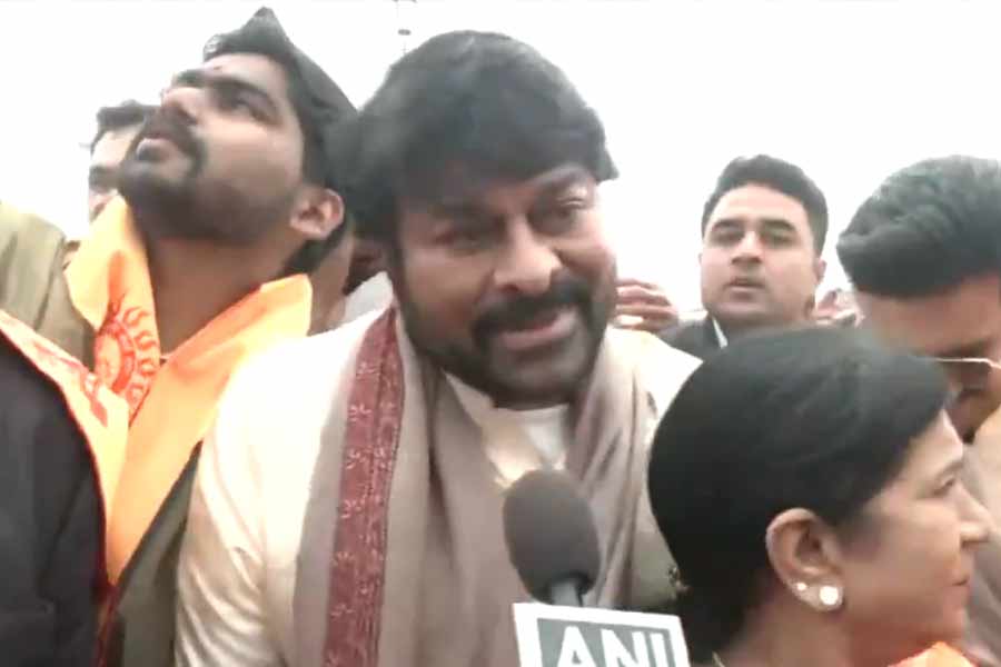 রজনীকান্ত এবং রাম চরণের পাশাপাশি রামমন্দিরে উপস্থিত ছিলেন দক্ষিণী ফিল্মজগতের খ্যাতনামী তারকা চিরঞ্জীবীকেও।