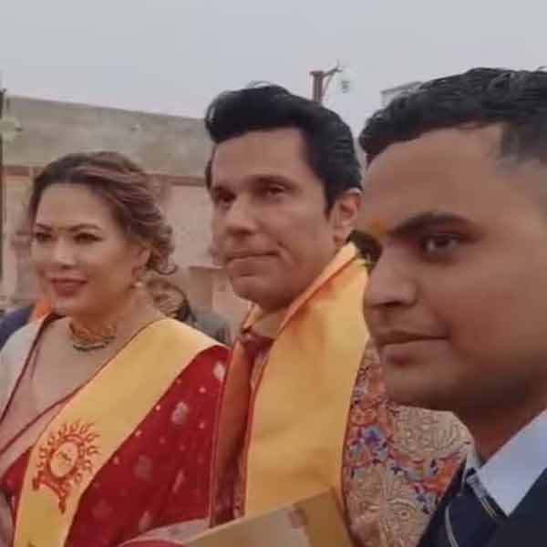 বলি অভিনেতা রণদীপ হুডা এবং তাঁর স্ত্রী লিন লাইশ্রম উপস্থিত রয়েছেন রামমন্দিরে।