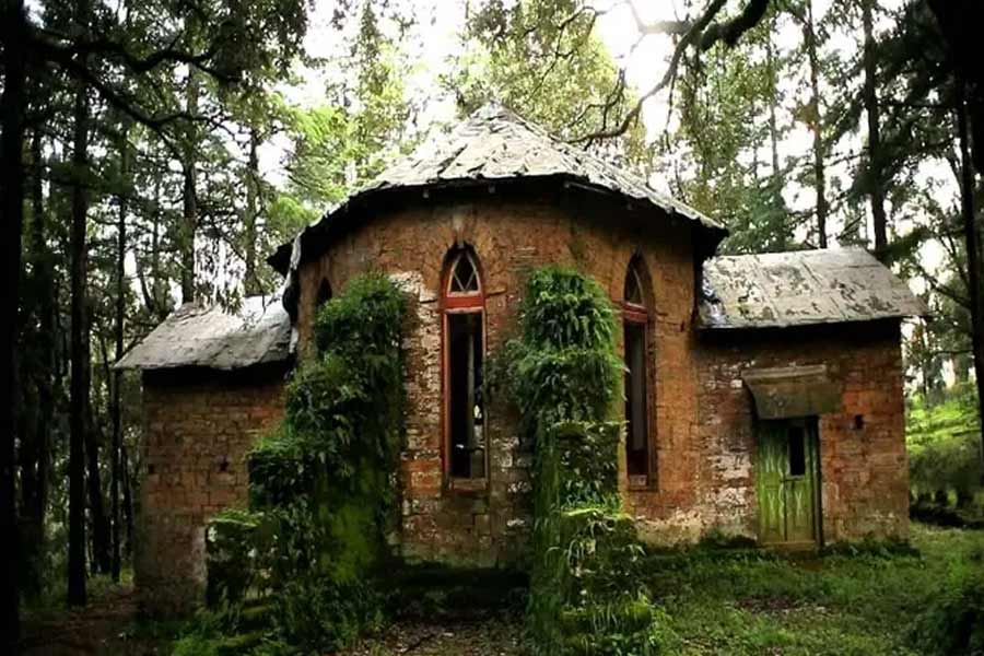 স্থানীয়দের অধিকাংশের দাবি, মৃত্যুর নির্দিষ্ট তারিখের কয়েক দিন আগে রোগীকে একটি বিশেষ ওয়ার্ডে নিয়ে চলে যেতেন মরিস। সেই বিশেষ ওয়ার্ডের নাম ছিল ‘মুক্তি কোঠি’ অথবা ‘মুক্তির ঘর’।