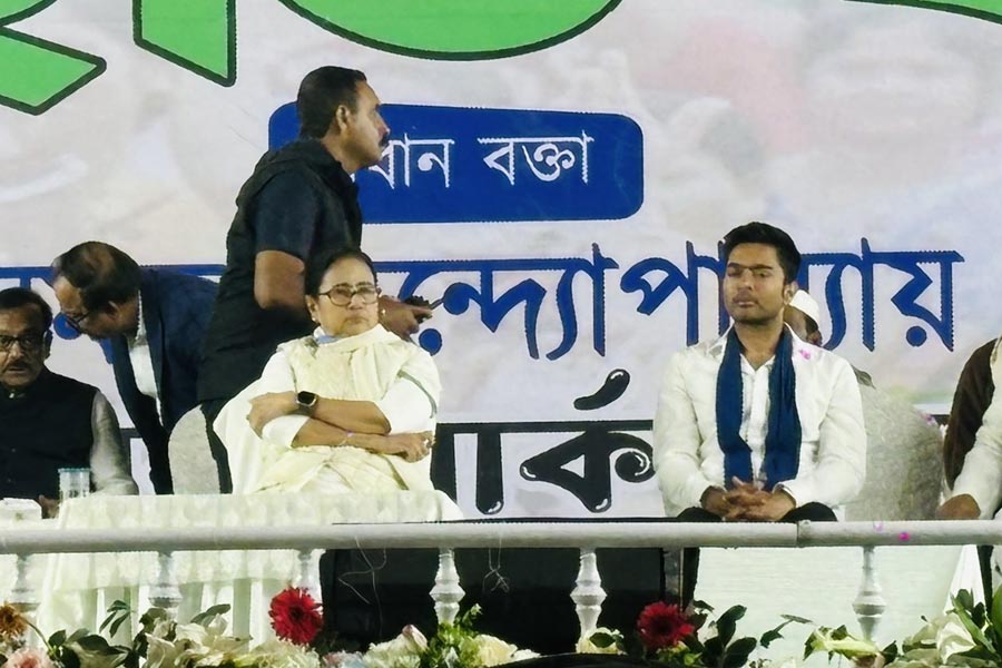 Mamata Banerjee and Abhishek Banerjee sat side by side on the stage of Park Circus