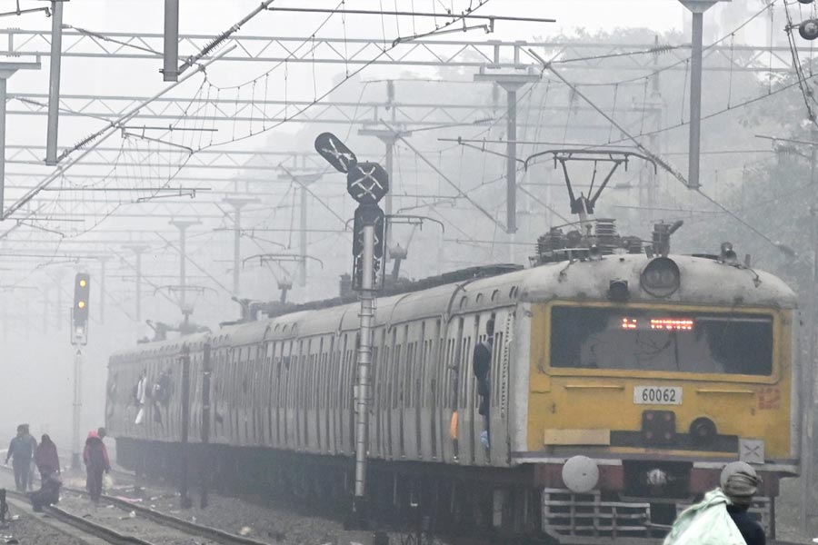 মঙ্গলবার কলকাতার সর্বনিম্ন তাপমাত্রা ১১.৮ ডিগ্রি সেলসিয়াস। যা স্বাভাবিক তাপমাত্রার চেয়ে দুই ডিগ্রি সেলসিয়াস কম। আলিপুর আবহাওয়া দফতর সূত্রে খবর, এখনও পর্যন্ত মঙ্গলবারই মরসুমের শীতলতম দিন।