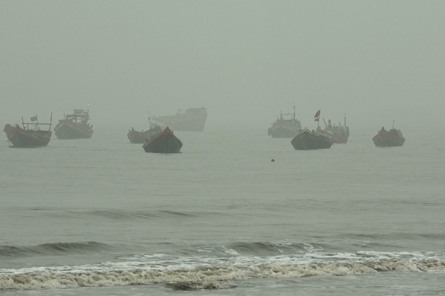 আলিপুর হাওয়া অফিসের মতে, নতুন বছরের শীতলতম দিন ছিল সেটি। কিন্তু মঙ্গলবার আরও তাপমাত্রা কমে কলকাতার। তাই এখনও পর্যন্ত মরসুমের শীতলতম দিন সেটিই।