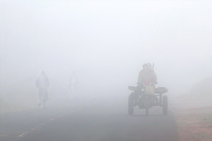 পুরুলিয়ার পাশাপাশি তাপমাত্রা কমেছে অন্যান্য জেলাতেও। মঙ্গলবার মুর্শিদাবাদের সর্বনিম্ন তাপমাত্রা ৬.১ ডিগ্রি সেলসিয়াস। 