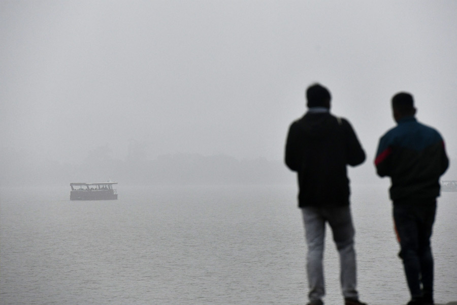 মঙ্গলবার কালিম্পং জেলার চেয়েও তাপমাত্রা কম রয়েছে জলপাইগুড়ি এবং কোচবিহার জেলায়। এই দুই জেলার সর্বনিম্ন তাপমাত্রা যথাক্রমে ৭.২ এবং ৭.১ ডিগ্রি সেলসিয়াস। কালিম্পং জেলার সর্বনিম্ন তাপমাত্রা আট ডিগ্রি সেলসিয়াস।