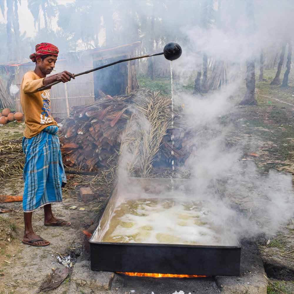 বৃহস্পতিবারও বৃষ্টির রেশ থাকতে পারে দক্ষিণের কয়েকটি জেলায়। ওই দিন রাজ্যের সমুদ্র উপকূলবর্তী দুই জেলা দক্ষিণ ২৪ পরগনা এবং পূর্ব মেদিনীপুরের কয়েকটি এলাকায় হালকা বৃষ্টি হতে পারে।