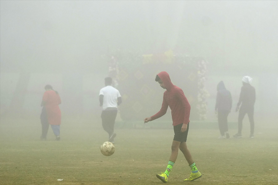 আগামী দুই থেকে তিন দিন পর রাজ্যে আবার তাপমাত্রা বৃদ্ধি পেতে পারে বলে জানিয়েছে হাওয়া অফিস। ২ থেকে ৩ ডিগ্রি সেলসিয়াস তাপমাত্রা বাড়তে পারে আগামী কয়েক দিনে।