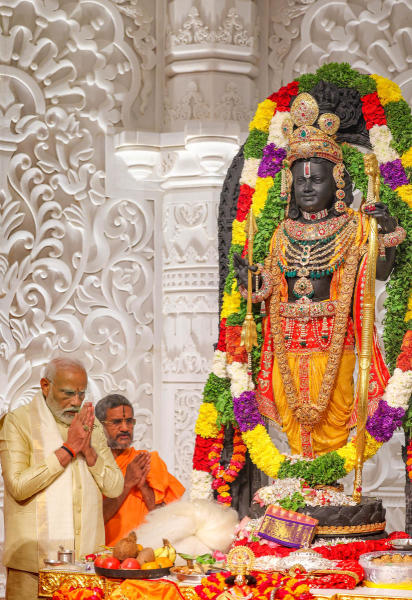 কী ভাবে ক্যামেরায় ধরা পড়ল এই চমৎকার দৃশ্যটি? প্রশ্ন জেগেছে অনেকের মনে। না, এই ভিডিয়ো আসল নয়, কৃত্রিম বুদ্ধিমত্তা (এআই) ব্যবহার করে এই ভিডিয়োটি তৈরি করা হয়েছে।