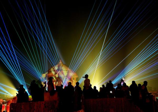 রামলালার এই ভিডিয়ো দেখে অনেকেই বাক্‌রুদ্ধ হয়েছেন। সমাজমাধ্যমে এক জন লিখেছেন, ‘‘রামজিকে এই রূপে দেখে মুগ্ধ হয়েছি, কথা হারিয়ে ফেলেছি।’’ 