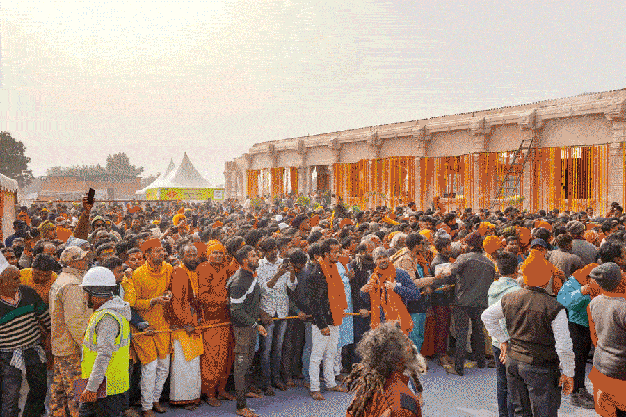 On 2nd day huge rush continues at Ram Mandir, administration urges devotees to delay visit.