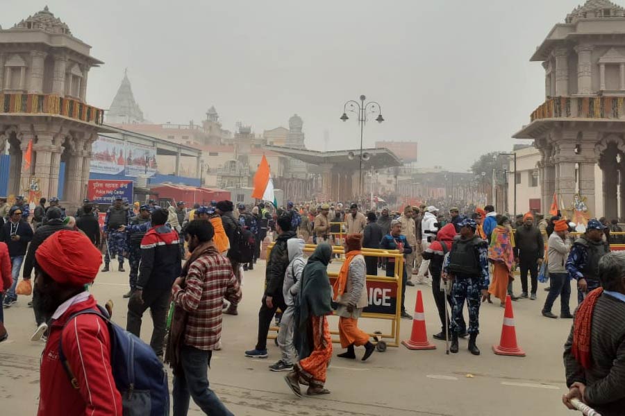 On 2nd day huge rush continues at Ram Mandir, administration urges devotees to delay visit.