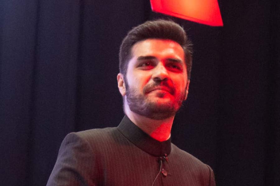 ২০০৭ সালে একটি জনপ্রিয় চ্যানেলের তরফে ভাষ্যকার হিসাবে কাজ করেন মহম্মদ। সেনাবাহিনী থেকে অবসর নেওয়ার পর কলকাতার একটি কলেজ থেকে মার্কেটিং নিয়ে পড়াশোনা করেন তিনি।