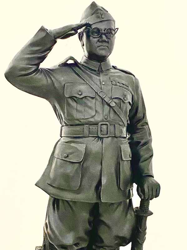 শুধু রামলালার মূর্তিই নয়, কেদারনাথের ১২ ফুট লম্বা আদি শঙ্করাচার্যের মূর্তি এবং ইন্ডিয়া গেটের কাছে অমর জওয়ান জ্যোতির পিছনে ৩০ ফুট লম্বা নেতাজি সুভাষচন্দ্র বসুর মূর্তিও গড়েছেন অরুণ।