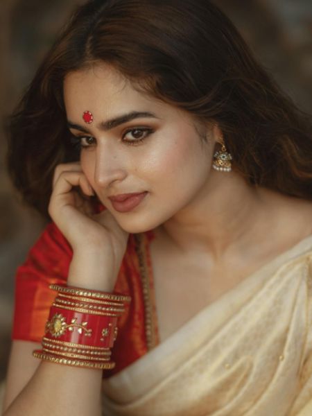 bigg boss fame Ayesha Khan stylish looks will amaze you dgtl