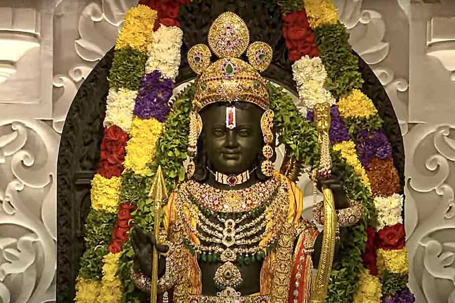 সুব্রহ্মণ্যমের স্ত্রীর নাম মীনা। ওই দম্পতির দুই সন্তান। রামমন্দিরের ইঞ্জিনিয়ারের কথায়, ‘‘শ্রীরাম জন্মভূমি মন্দিরের নকশা এবং নির্মাণের দায়িত্ব পাওয়ার আমরা গর্বিত। আমরা অন্তরের অন্তঃস্থল থেকে সরকারের প্রতি কৃতজ্ঞতা প্রকাশ করছি।’’