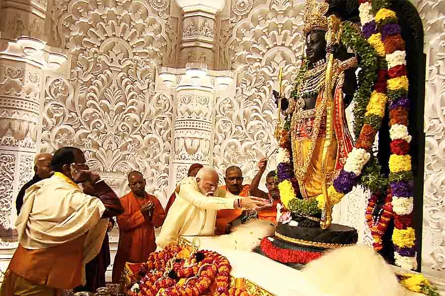 রামমন্দিরের ইঞ্জিনিয়ার সুব্রহ্মণ্যম জানিয়েছেন, রামমন্দির তৈরিতে ব্যবহার হয়েছে বিশেষ পাথর। রাজস্থানের ভরতপুর থেকে সেই পাথর আনা হয়েছিল। এই পাথরগুলি নিরীক্ষণের জন্য কিউআর কোড ব্যবহার করা হয়।