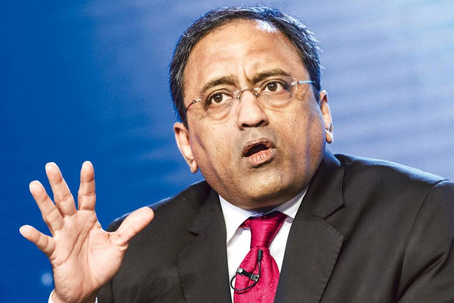 রামমন্দির তৈরি এবং তার সৌন্দর্যবৃদ্ধিতে হাত রয়েছে অনেকের। তাঁদের মধ্যে এক জন এসএন সুব্রহ্মণ্যম। যে নির্মাণ সংস্থা অযোধ্যার রামমন্দির তৈরি করেছে, তার প্রধান তিনি। ওই ইঞ্জিনিয়ারের দাবি, স্থাপত্যকীর্তিতে একটি নতুন মাইলফলক তৈরি করেছে রামমন্দির। 