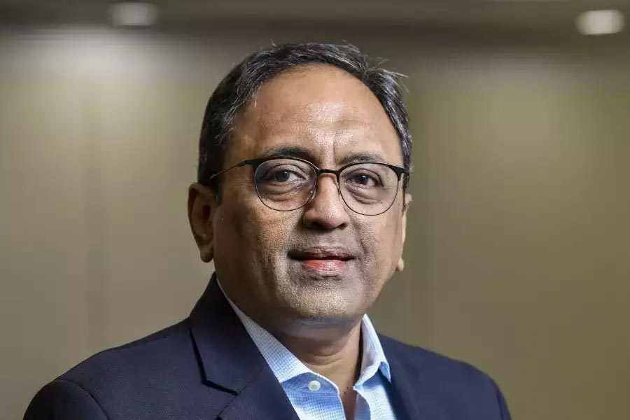 সব মিলিয়ে ৩৯০টি স্তম্ভ আছে রামমন্দিরে। মজার ব্যাপার এত বড় নির্মাণে লোহার রড ব্যবহার করা হয়নি। ব্যবহৃত হয়নি স্টেনলেস স্টিলও। বছরের পর বছর গেলেও যাতে নির্মাণের ভিতরে কোনও ক্ষয় না হয়, তাই এই ব্যবস্থা।