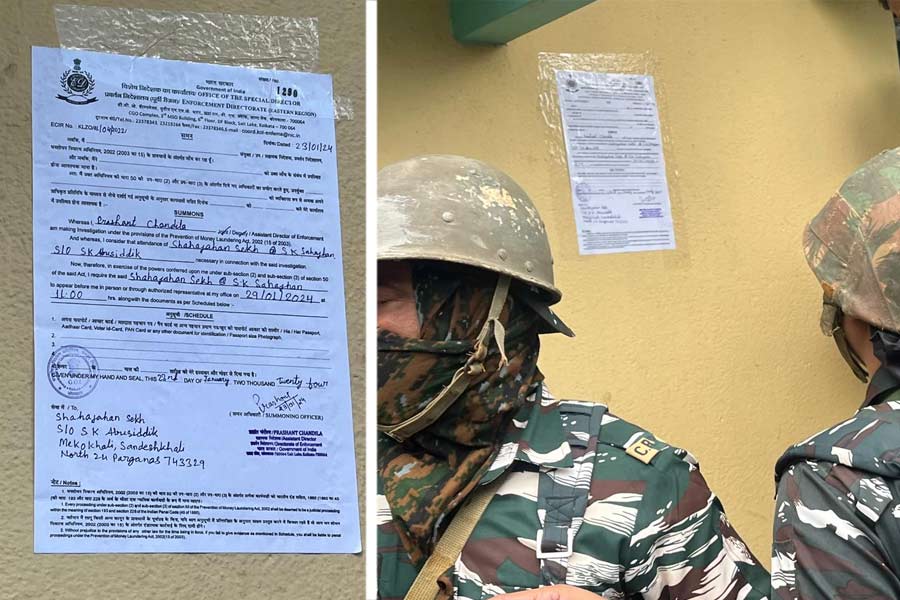 ৫ জানুয়ারি থেকেই শাহজাহানের কোনও সন্ধান নেই। ইডির সন্দেহ, তিনি বাংলাদেশে গা ঢাকা দিয়েছেন। বুধবার ভিতরে চিরুনিতল্লাশি চালানো হয়। তার পর দুপুরে ইডি আধিকারিকেরা ওই বাড়ি থেকে বেরিয়ে গিয়েছেন। তবে যাওয়ার আগে বাড়ির দরজায় সেঁটে দেওয়া হয়েছে নোটিস।