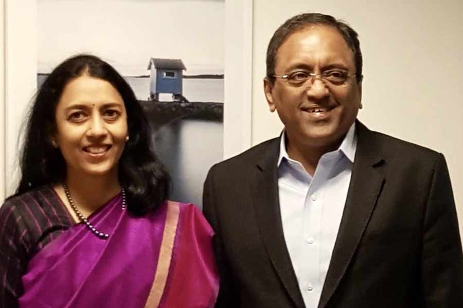 এমবিএ ডিগ্রি নিয়ে সুব্রহ্মণ্যম পড়াশোনা করতে চলে যান বিদেশে। লন্ডন বিজনেস স্কুলেও ম্যানেজমেন্ট নিয়ে পড়াশোনা করেন তিনি।