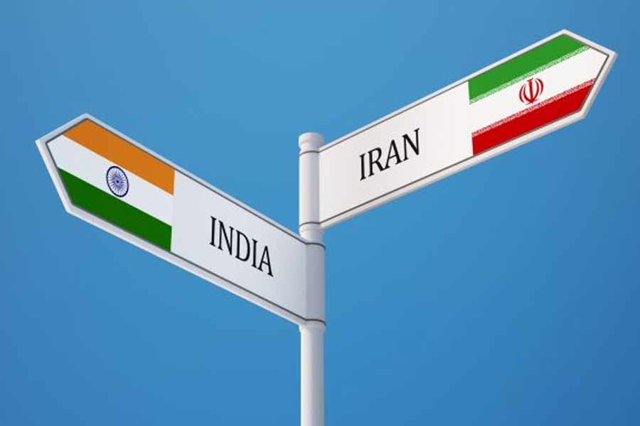 নব্বইয়ের দশকে ভারতের বাণিজ্য আন্তর্জাতিক পরিসরে আরও বেশি করে ডালপালা মেলতে শুরু করেছিল। সেই সময় ইরানের সঙ্গেও দিল্লির যোগাযোগ গড়ে ওঠে।