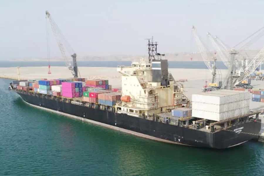 ইরানের উপর পশ্চিমি দুনিয়ার একাধিক বিধিনিষেধ ভারতের পক্ষে চাবাহার ব্যবহার আরও কঠিন করে তোলে। আফগানিস্তানে তালিবান সরকার গঠনের পর আরও এক বার ধাক্কা খায় ভারত-ইরান সম্পর্ক। 