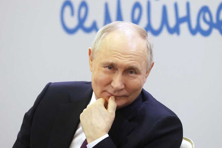 Is Vladimir Putin richest politician of world