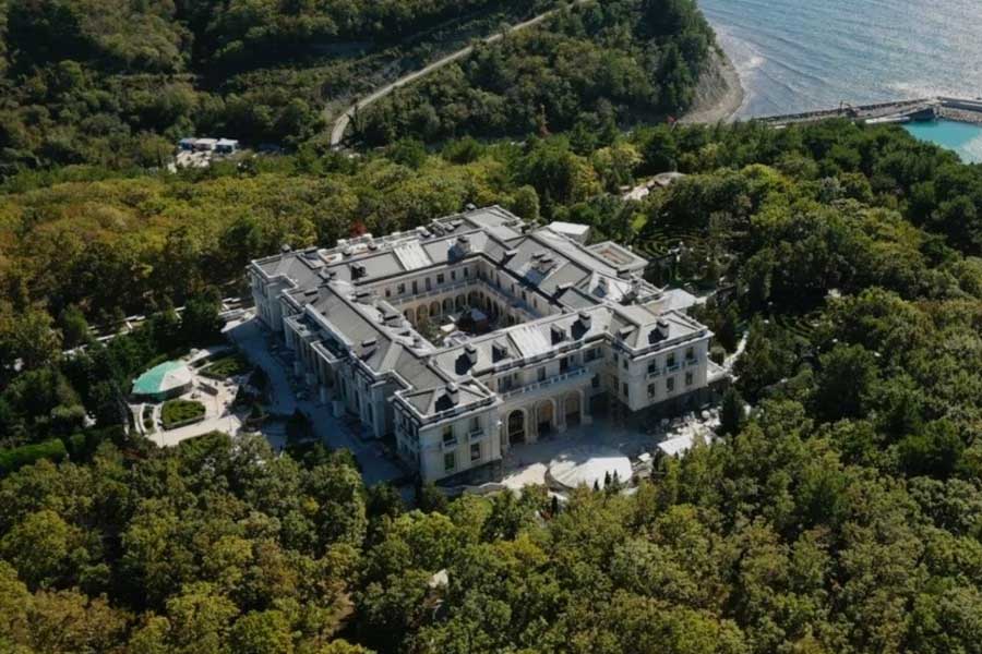 Is Vladimir Putin richest politician of world