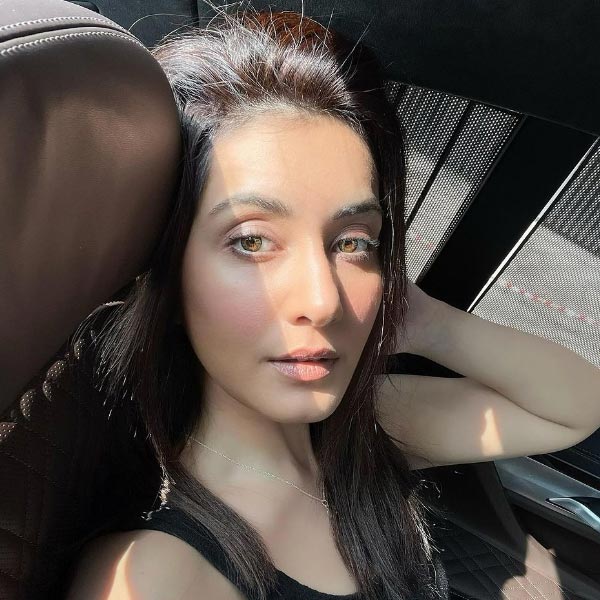 অভিনয়ে নামার ইচ্ছা কোনও দিনই ছিল না রাশির। কলেজে পড়াশোনা শেষ করার পর একটি বিজ্ঞাপনী সংস্থার সঙ্গে যুক্ত হয়ে লেখালিখির কাজ শুরু করেন তিনি।