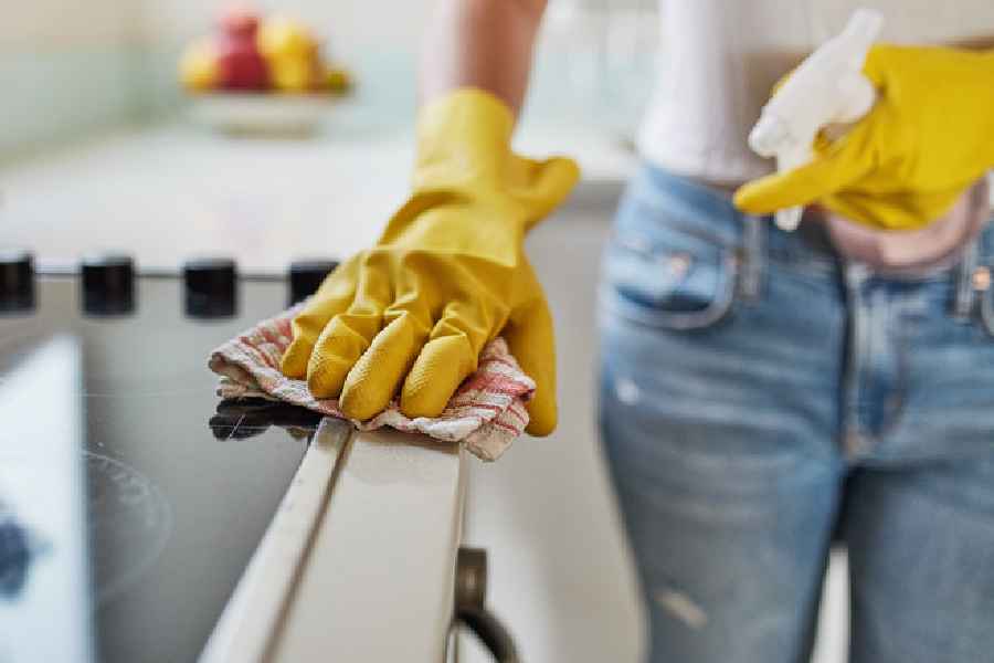 Time saving tricks and tips to make your kitchen cleaning easier.