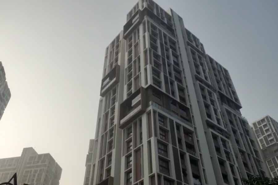 Woman dies falling from 10th floor in New Town